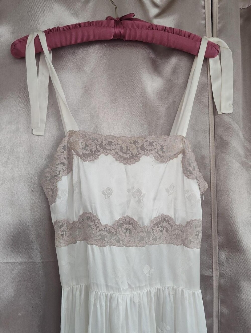Loretta Caponi white satin lace trim maxi dress floral embroidery & bow straps S - Picture 5 of 7